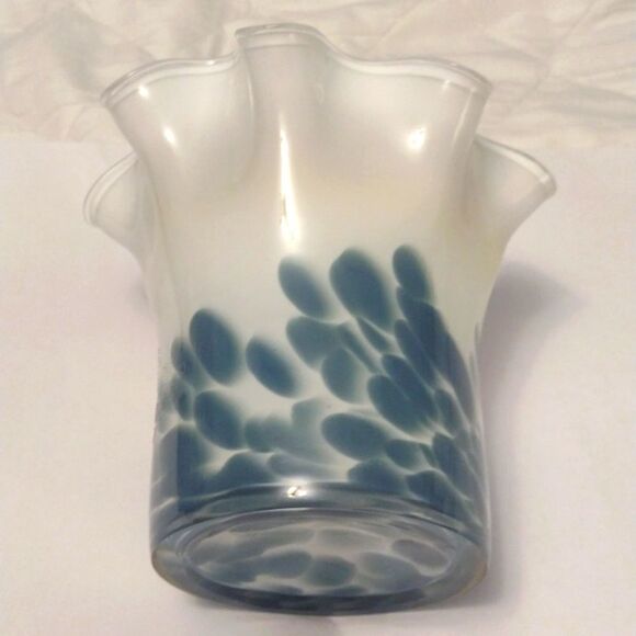 Zorza Polish Art Glass White Blue Small Handkerchief Crystal Frill Edge Vase - Picture 3 of 6